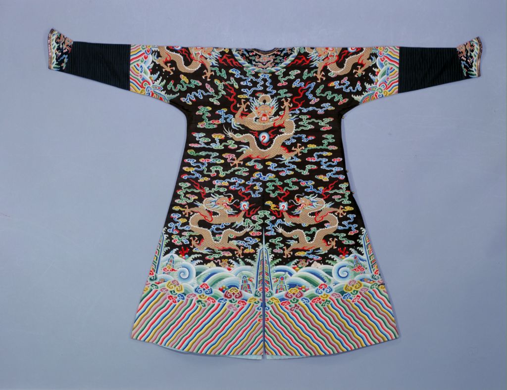 图片[2]-Deep crimson tapestry patterned python robe-China Archive